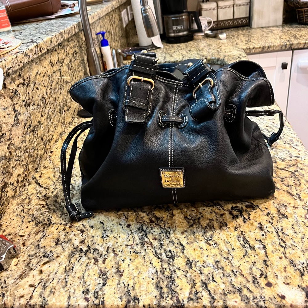 Like new Authentic Dooney&Bourke Leather Handbag 11X16